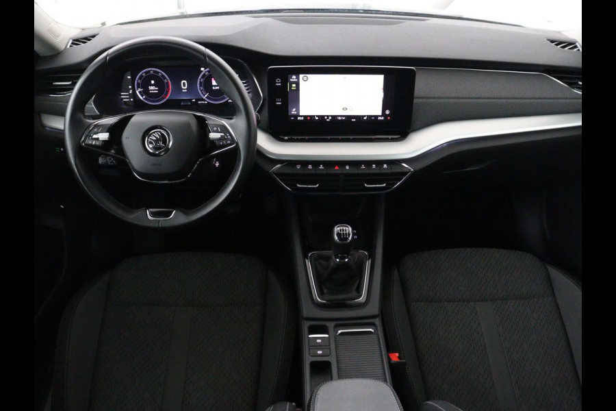 Škoda Octavia 1.5 TSI First Edition | Trekhaak | Stoelverwarming | Adaptive cruise | Carplay | Navigatie | Matrix LED | Keyless | Virtual Cockpit | Sfeerverlichting | Climate control | DAB | Parkeerhulp