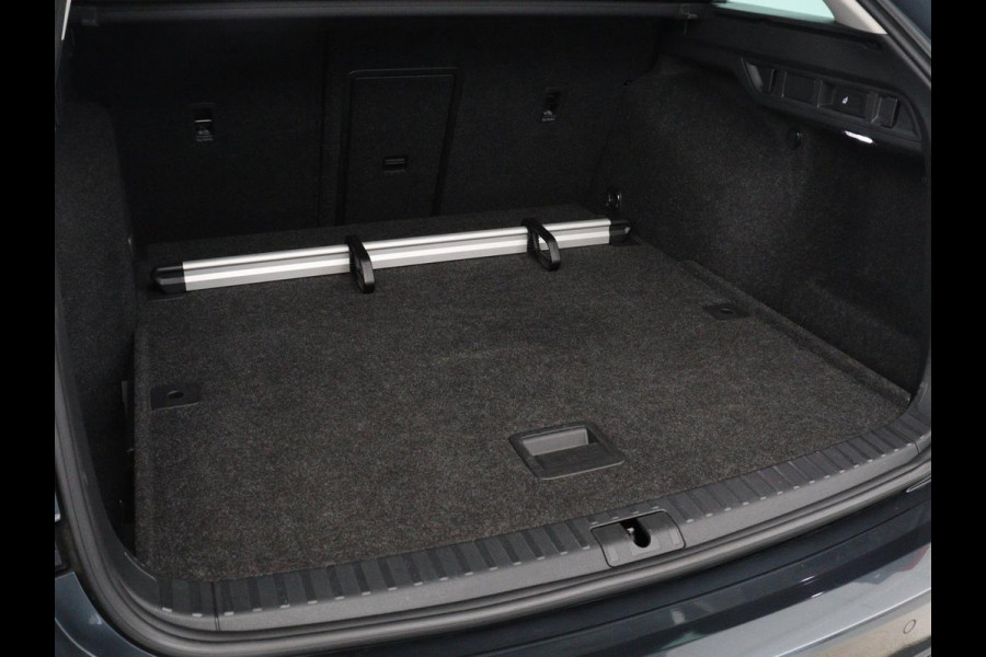 Škoda Octavia 1.5 TSI First Edition | Trekhaak | Stoelverwarming | Adaptive cruise | Carplay | Navigatie | Matrix LED | Keyless | Virtual Cockpit | Sfeerverlichting | Climate control | DAB | Parkeerhulp