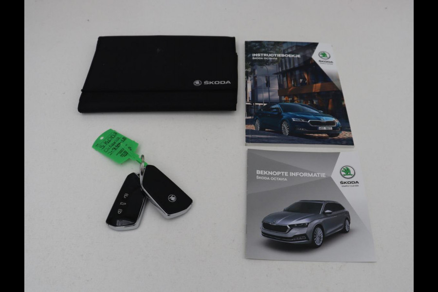 Škoda Octavia 1.5 TSI First Edition | Trekhaak | Stoelverwarming | Adaptive cruise | Carplay | Navigatie | Matrix LED | Keyless | Virtual Cockpit | Sfeerverlichting | Climate control | DAB | Parkeerhulp