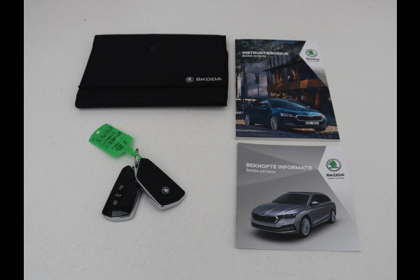 Škoda Octavia 1.5 TSI First Edition | Trekhaak | Stoelverwarming | Adaptive cruise | Carplay | Navigatie | Matrix LED | Keyless | Virtual Cockpit | Sfeerverlichting | Climate control | DAB | Parkeerhulp