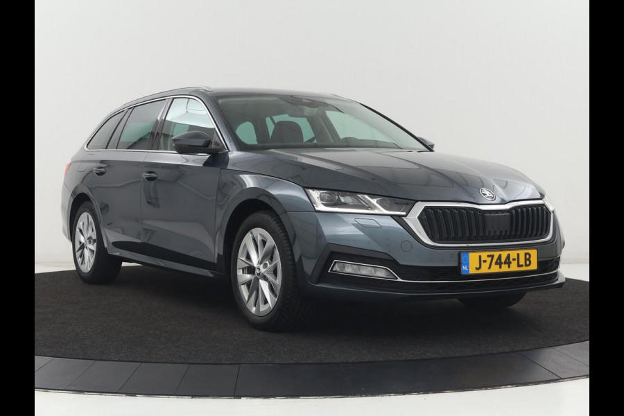 Škoda Octavia 1.5 TSI First Edition | Trekhaak | Stoelverwarming | Adaptive cruise | Carplay | Navigatie | Matrix LED | Keyless | Virtual Cockpit | Sfeerverlichting | Climate control | DAB | Parkeerhulp