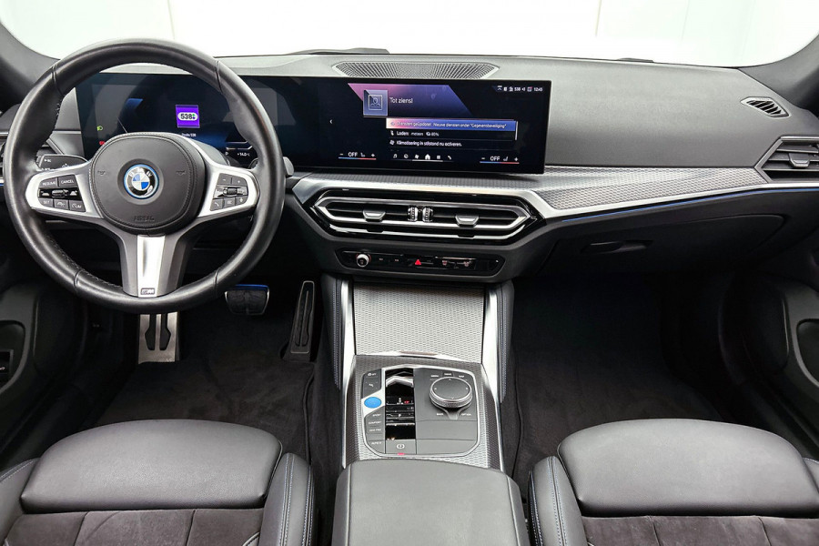 BMW i4 EDrive35 70 kWh M-sportpakket SoH 93,46%(1e Eig, Dealer OndH, Navi Pro, Camera, Carplay, Addapt Cruise, StoelV, PDC V+A,Etc