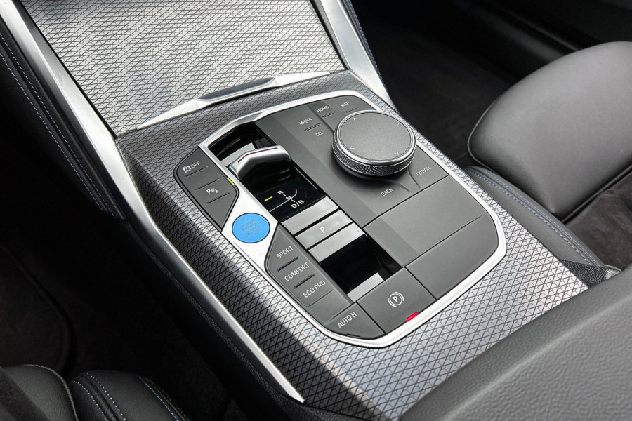 BMW i4 EDrive35 70 kWh M-sportpakket SoH 93,46%(1e Eig, Dealer OndH, Navi Pro, Camera, Carplay, Addapt Cruise, StoelV, PDC V+A,Etc