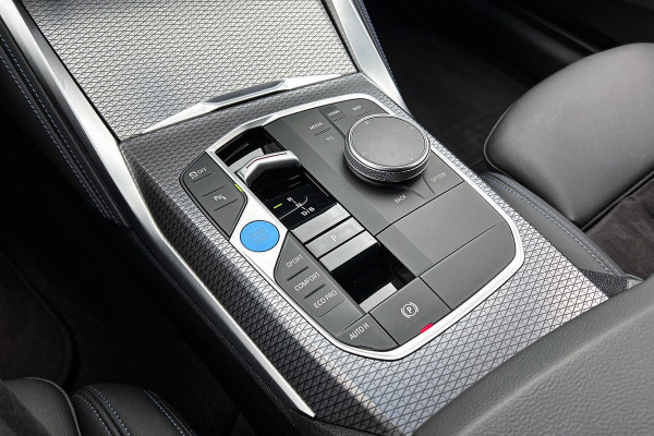 BMW i4 EDrive35 70 kWh M-sportpakket SoH 93,46%(1e Eig, Dealer OndH, Navi Pro, Camera, Carplay, Addapt Cruise, StoelV, PDC V+A,Etc
