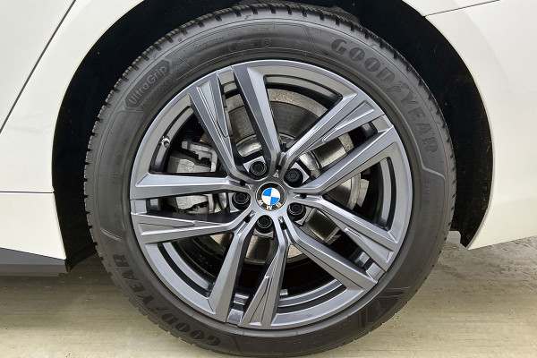 BMW i4 EDrive35 70 kWh M-sportpakket SoH 93,46%(1e Eig, Dealer OndH, Navi Pro, Camera, Carplay, Addapt Cruise, StoelV, PDC V+A,Etc
