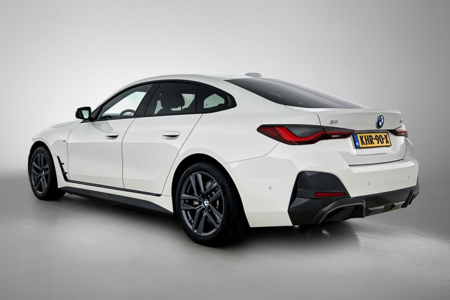 BMW i4 EDrive35 70 kWh M-sportpakket SoH 93,46%(1e Eig, Dealer OndH, Navi Pro, Camera, Carplay, Addapt Cruise, StoelV, PDC V+A,Etc