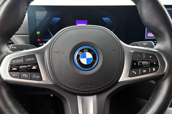 BMW i4 EDrive35 70 kWh M-sportpakket SoH 93,46%(1e Eig, Dealer OndH, Navi Pro, Camera, Carplay, Addapt Cruise, StoelV, PDC V+A,Etc