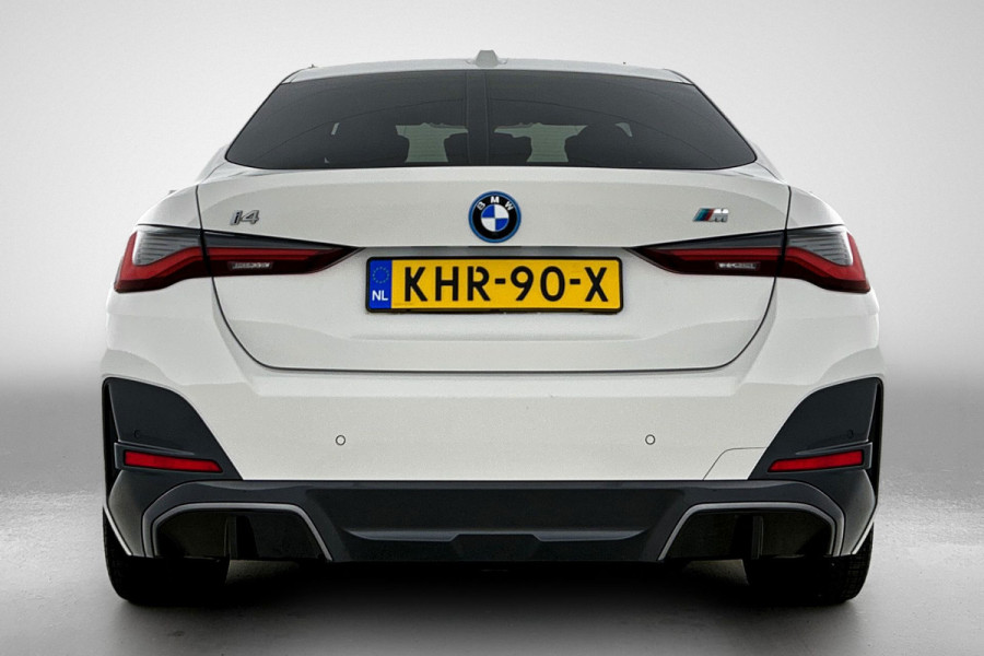 BMW i4 EDrive35 70 kWh M-sportpakket SoH 93,46%(1e Eig, Dealer OndH, Navi Pro, Camera, Carplay, Addapt Cruise, StoelV, PDC V+A,Etc