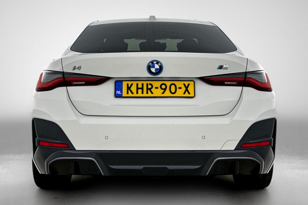 BMW i4 EDrive35 70 kWh M-sportpakket SoH 93,46%(1e Eig, Dealer OndH, Navi Pro, Camera, Carplay, Addapt Cruise, StoelV, PDC V+A,Etc