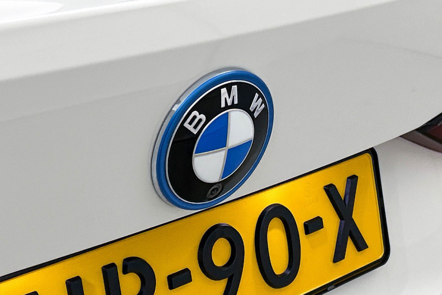 BMW i4 EDrive35 70 kWh M-sportpakket SoH 93,46%(1e Eig, Dealer OndH, Navi Pro, Camera, Carplay, Addapt Cruise, StoelV, PDC V+A,Etc