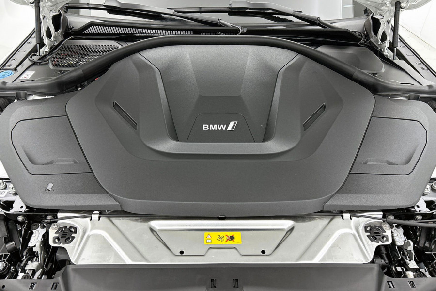 BMW i4 EDrive35 70 kWh M-sportpakket SoH 93,46%(1e Eig, Dealer OndH, Navi Pro, Camera, Carplay, Addapt Cruise, StoelV, PDC V+A,Etc