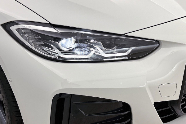 BMW i4 EDrive35 70 kWh M-sportpakket SoH 93,46%(1e Eig, Dealer OndH, Navi Pro, Camera, Carplay, Addapt Cruise, StoelV, PDC V+A,Etc