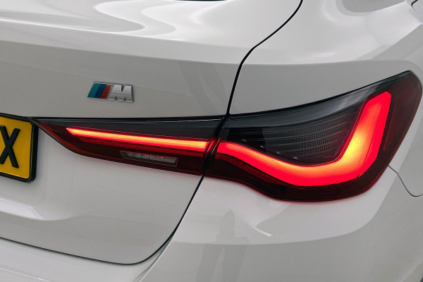 BMW i4 EDrive35 70 kWh M-sportpakket SoH 93,46%(1e Eig, Dealer OndH, Navi Pro, Camera, Carplay, Addapt Cruise, StoelV, PDC V+A,Etc