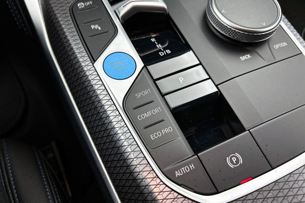 BMW i4 EDrive35 70 kWh M-sportpakket SoH 93,46%(1e Eig, Dealer OndH, Navi Pro, Camera, Carplay, Addapt Cruise, StoelV, PDC V+A,Etc