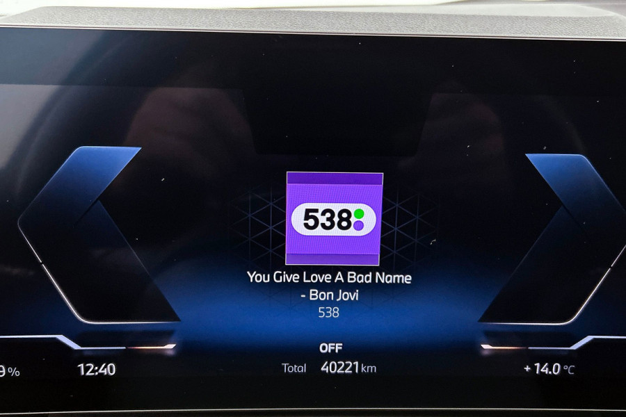 BMW i4 EDrive35 70 kWh M-sportpakket SoH 93,46%(1e Eig, Dealer OndH, Navi Pro, Camera, Carplay, Addapt Cruise, StoelV, PDC V+A,Etc