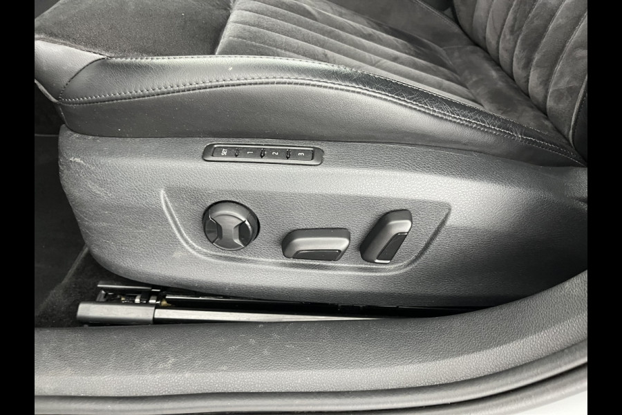 Škoda Superb Combi 1.5 TSI ACT Style Business (INCL.BTW) Aut. *LEATHER-MICROFIBRE | XENON | MEMORY-PACK | NAVI-FULLMAP | CAMERA | KEYLESS | HEATED-COMFORTSEATS | PRIVACY-GLASS | SHIFT-PADDLES | ECC | PDC | CRUISE | 18''ALU*