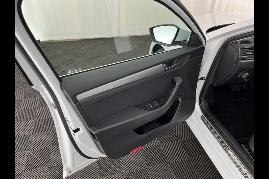 Škoda Superb Combi 1.5 TSI ACT Style Business (INCL.BTW) Aut. *LEATHER-MICROFIBRE | XENON | MEMORY-PACK | NAVI-FULLMAP | CAMERA | KEYLESS | HEATED-COMFORTSEATS | PRIVACY-GLASS | SHIFT-PADDLES | ECC | PDC | CRUISE | 18''ALU*