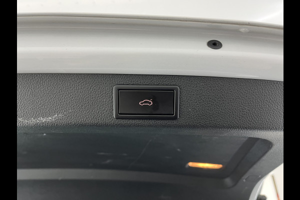 Škoda Superb Combi 1.5 TSI ACT Style Business (INCL.BTW) Aut. *LEATHER-MICROFIBRE | XENON | MEMORY-PACK | NAVI-FULLMAP | CAMERA | KEYLESS | HEATED-COMFORTSEATS | PRIVACY-GLASS | SHIFT-PADDLES | ECC | PDC | CRUISE | 18''ALU*