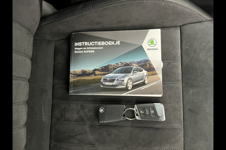 Škoda Superb Combi 1.5 TSI ACT Style Business (INCL.BTW) Aut. *LEATHER-MICROFIBRE | XENON | MEMORY-PACK | NAVI-FULLMAP | CAMERA | KEYLESS | HEATED-COMFORTSEATS | PRIVACY-GLASS | SHIFT-PADDLES | ECC | PDC | CRUISE | 18''ALU*