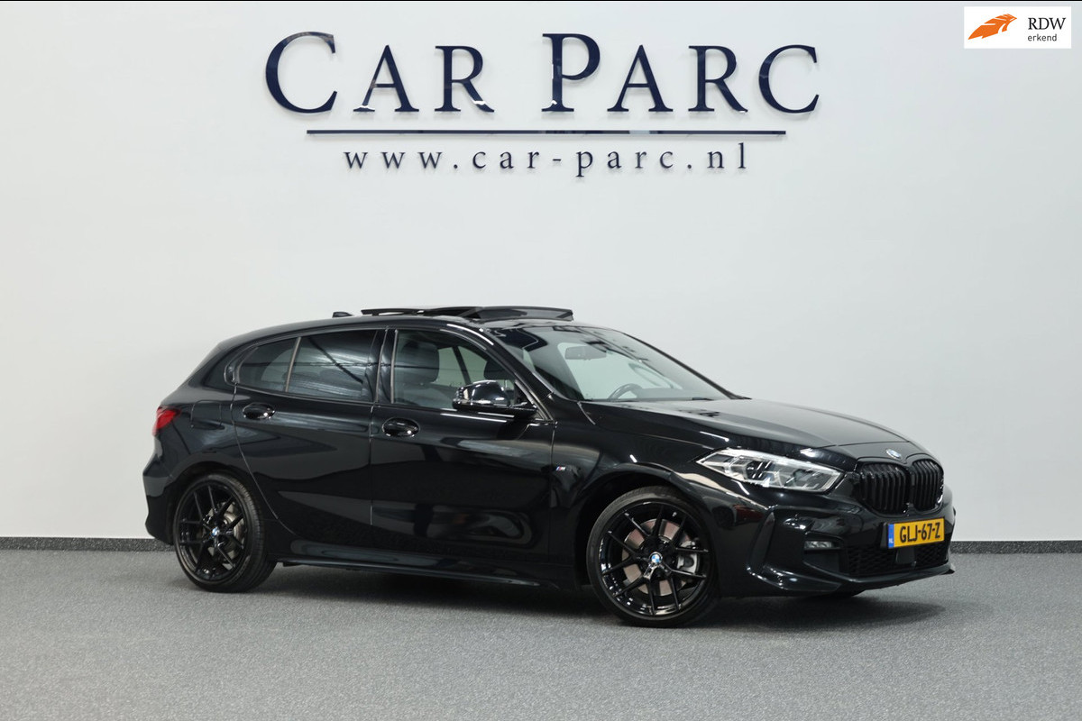 BMW 1-serie 120i M-SPORT 178+PK LED+XENON/HUD/VIRTUAL/SFEER/PANORAMADAK/HALF LEDER+S.VERWARMING/LMV/CRUISE/ECC/12 MDN GARANTIE!