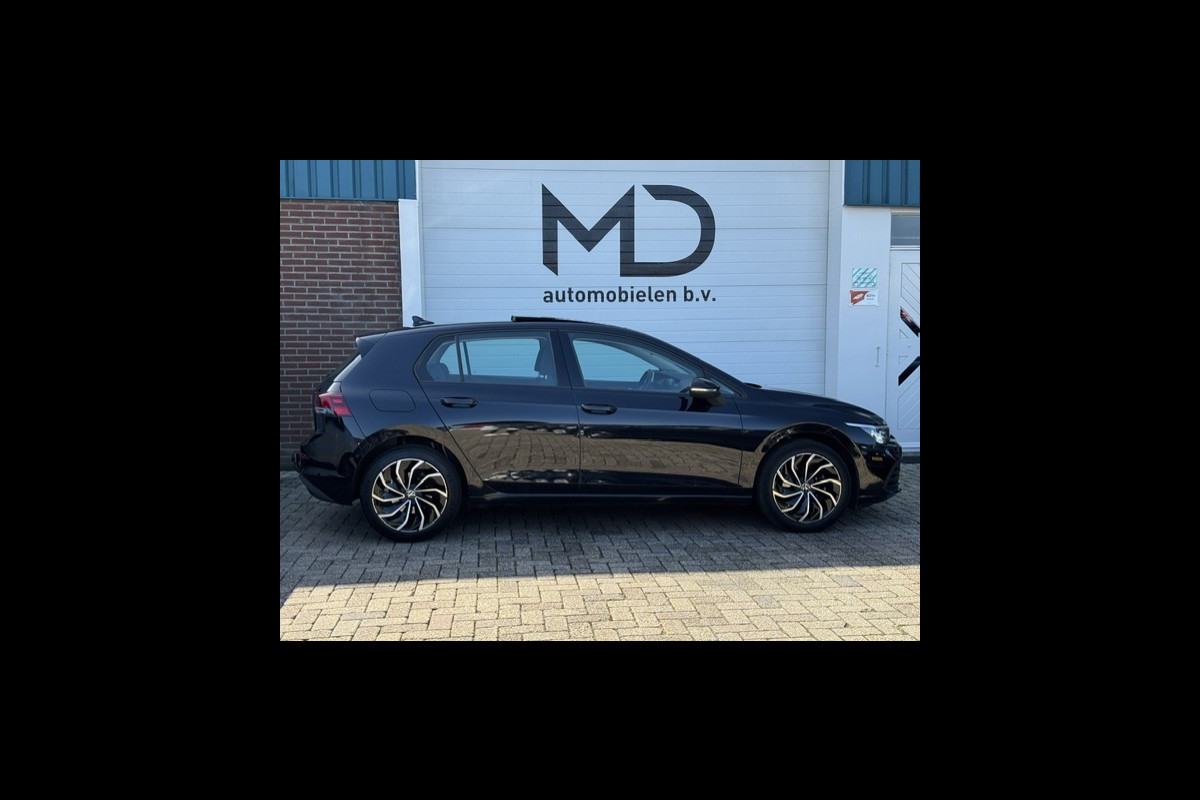 Volkswagen Golf 1.5 TSI Life -Panoramadak-LED-Sfeer-Trekhaak