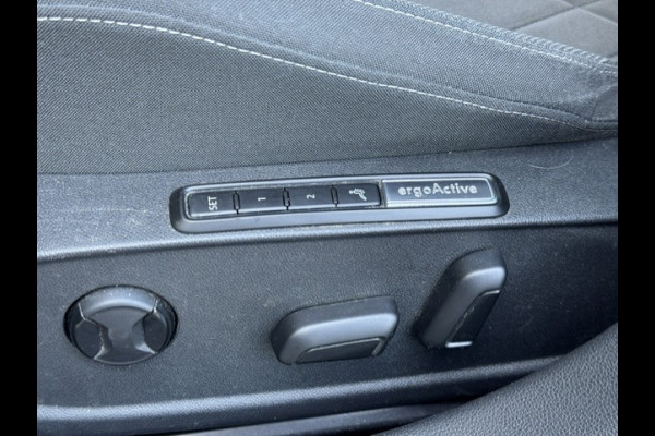 Volkswagen Golf 1.5 TSI Life -Panoramadak-LED-Sfeer-Trekhaak