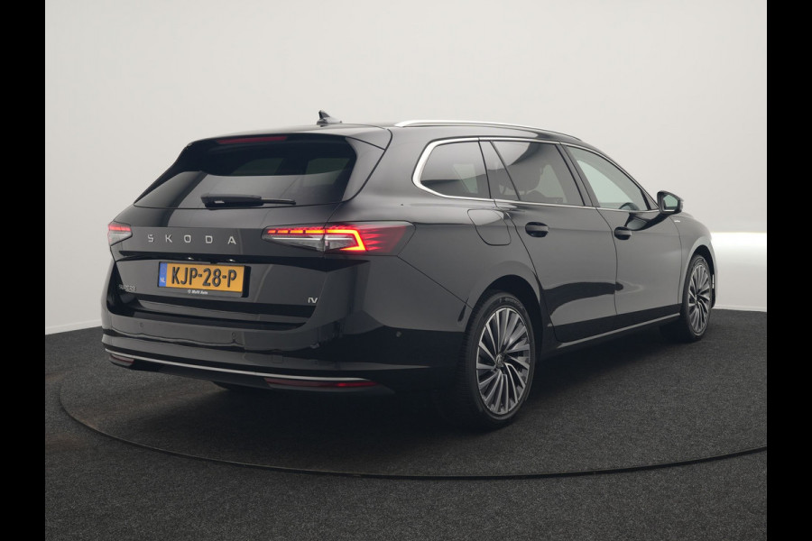 Škoda Superb Combi 1.5 TSI Laurin & Klement PHEV 204pk Dealer O.H. | Trekhaak Af Fabriek | Head Up | Adaptive Cruise | 360 Camera | Lederen Comfortzetels Massage & Ventilatie & Memory | Canton Audio | Stuur & Stoelen Verwarmd | Keyless | Blis | Plug In Hybrid |