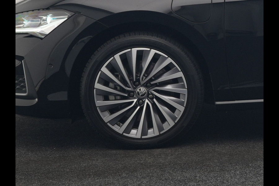 Škoda Superb Combi 1.5 TSI Laurin & Klement PHEV 204pk Dealer O.H. | Trekhaak Af Fabriek | Head Up | Adaptive Cruise | 360 Camera | Lederen Comfortzetels Massage & Ventilatie & Memory | Canton Audio | Stuur & Stoelen Verwarmd | Keyless | Blis | Plug In Hybrid |