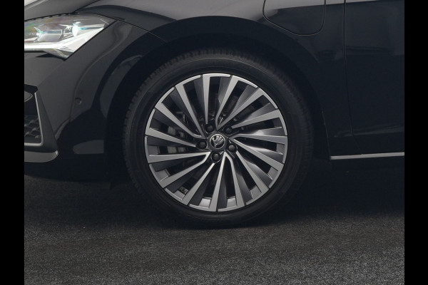 Škoda Superb Combi 1.5 TSI Laurin & Klement PHEV 204pk Dealer O.H. | Trekhaak Af Fabriek | Head Up | Adaptive Cruise | 360 Camera | Lederen Comfortzetels Massage & Ventilatie & Memory | Canton Audio | Stuur & Stoelen Verwarmd | Keyless | Blis | Plug In Hybrid |