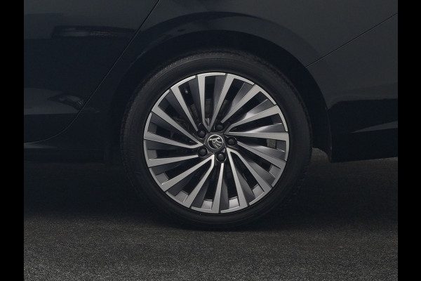 Škoda Superb Combi 1.5 TSI Laurin & Klement PHEV 204pk Dealer O.H. | Trekhaak Af Fabriek | Head Up | Adaptive Cruise | 360 Camera | Lederen Comfortzetels Massage & Ventilatie & Memory | Canton Audio | Stuur & Stoelen Verwarmd | Keyless | Blis | Plug In Hybrid |