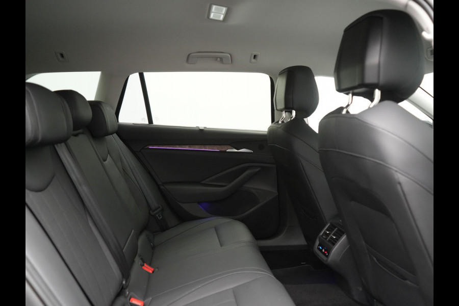 Škoda Superb Combi 1.5 TSI Laurin & Klement PHEV 204pk Dealer O.H. | Trekhaak Af Fabriek | Head Up | Adaptive Cruise | 360 Camera | Lederen Comfortzetels Massage & Ventilatie & Memory | Canton Audio | Stuur & Stoelen Verwarmd | Keyless | Blis | Plug In Hybrid |