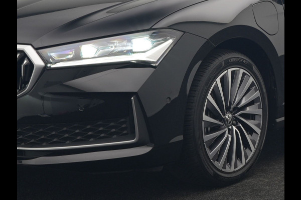 Škoda Superb Combi 1.5 TSI Laurin & Klement PHEV 204pk Dealer O.H. | Trekhaak Af Fabriek | Head Up | Adaptive Cruise | 360 Camera | Lederen Comfortzetels Massage & Ventilatie & Memory | Canton Audio | Stuur & Stoelen Verwarmd | Keyless | Blis | Plug In Hybrid |