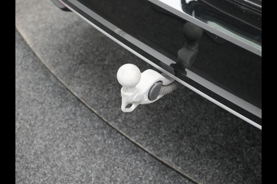 Škoda Superb Combi 1.5 TSI Laurin & Klement PHEV 204pk Dealer O.H. | Trekhaak Af Fabriek | Head Up | Adaptive Cruise | 360 Camera | Lederen Comfortzetels Massage & Ventilatie & Memory | Canton Audio | Stuur & Stoelen Verwarmd | Keyless | Blis | Plug In Hybrid |
