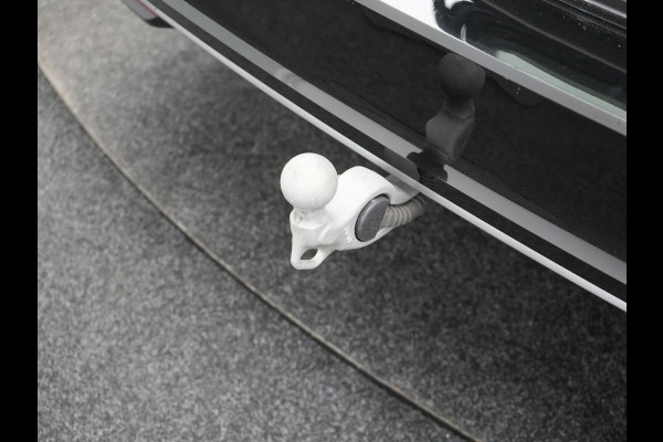 Škoda Superb Combi 1.5 TSI Laurin & Klement PHEV 204pk Dealer O.H. | Trekhaak Af Fabriek | Head Up | Adaptive Cruise | 360 Camera | Lederen Comfortzetels Massage & Ventilatie & Memory | Canton Audio | Stuur & Stoelen Verwarmd | Keyless | Blis | Plug In Hybrid |