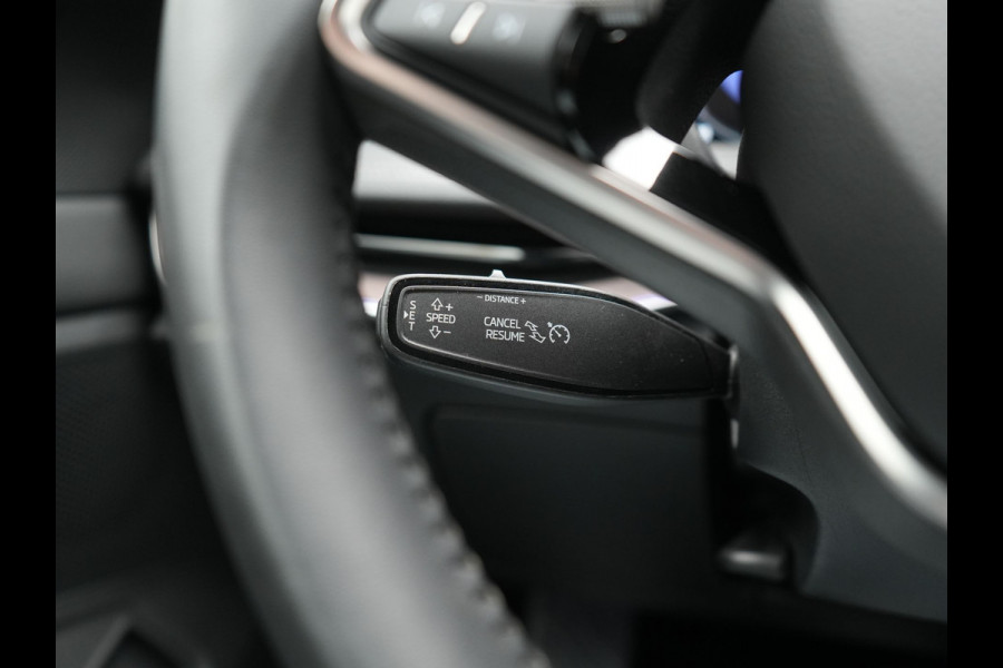 Škoda Superb Combi 1.5 TSI Laurin & Klement PHEV 204pk Dealer O.H. | Trekhaak Af Fabriek | Head Up | Adaptive Cruise | 360 Camera | Lederen Comfortzetels Massage & Ventilatie & Memory | Canton Audio | Stuur & Stoelen Verwarmd | Keyless | Blis | Plug In Hybrid |