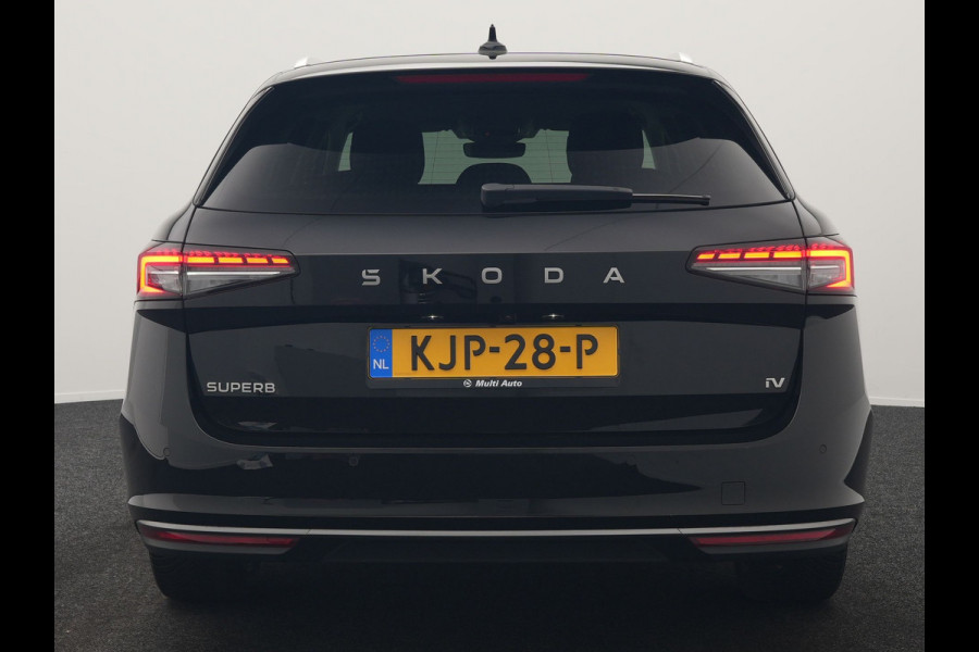 Škoda Superb Combi 1.5 TSI Laurin & Klement PHEV 204pk Dealer O.H. | Trekhaak Af Fabriek | Head Up | Adaptive Cruise | 360 Camera | Lederen Comfortzetels Massage & Ventilatie & Memory | Canton Audio | Stuur & Stoelen Verwarmd | Keyless | Blis | Plug In Hybrid |