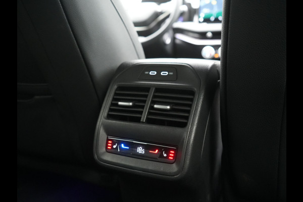 Škoda Superb Combi 1.5 TSI Laurin & Klement PHEV 204pk Dealer O.H. | Trekhaak Af Fabriek | Head Up | Adaptive Cruise | 360 Camera | Lederen Comfortzetels Massage & Ventilatie & Memory | Canton Audio | Stuur & Stoelen Verwarmd | Keyless | Blis | Plug In Hybrid |