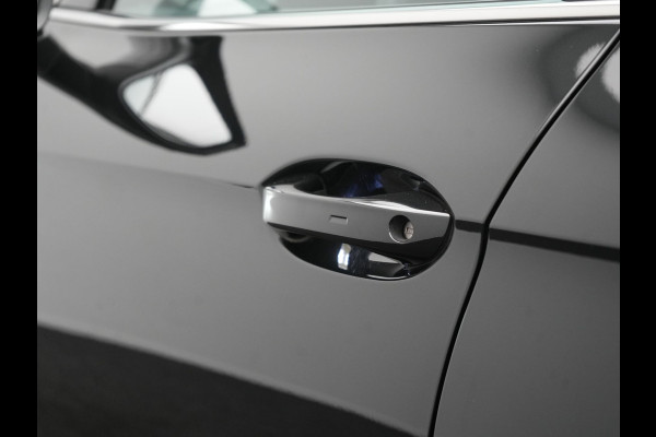 Škoda Superb Combi 1.5 TSI Laurin & Klement PHEV 204pk Dealer O.H. | Trekhaak Af Fabriek | Head Up | Adaptive Cruise | 360 Camera | Lederen Comfortzetels Massage & Ventilatie & Memory | Canton Audio | Stuur & Stoelen Verwarmd | Keyless | Blis | Plug In Hybrid |