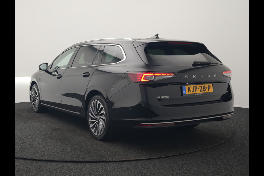Škoda Superb Combi 1.5 TSI Laurin & Klement PHEV 204pk Dealer O.H. | Trekhaak Af Fabriek | Head Up | Adaptive Cruise | 360 Camera | Lederen Comfortzetels Massage & Ventilatie & Memory | Canton Audio | Stuur & Stoelen Verwarmd | Keyless | Blis | Plug In Hybrid |