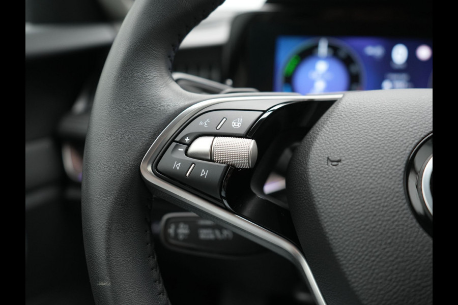 Škoda Superb Combi 1.5 TSI Laurin & Klement PHEV 204pk Dealer O.H. | Trekhaak Af Fabriek | Head Up | Adaptive Cruise | 360 Camera | Lederen Comfortzetels Massage & Ventilatie & Memory | Canton Audio | Stuur & Stoelen Verwarmd | Keyless | Blis | Plug In Hybrid |