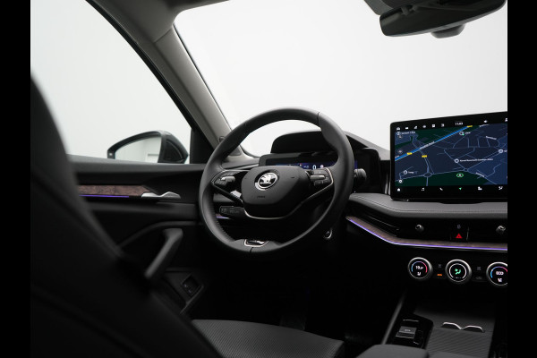 Škoda Superb Combi 1.5 TSI Laurin & Klement PHEV 204pk Dealer O.H. | Trekhaak Af Fabriek | Head Up | Adaptive Cruise | 360 Camera | Lederen Comfortzetels Massage & Ventilatie & Memory | Canton Audio | Stuur & Stoelen Verwarmd | Keyless | Blis | Plug In Hybrid |
