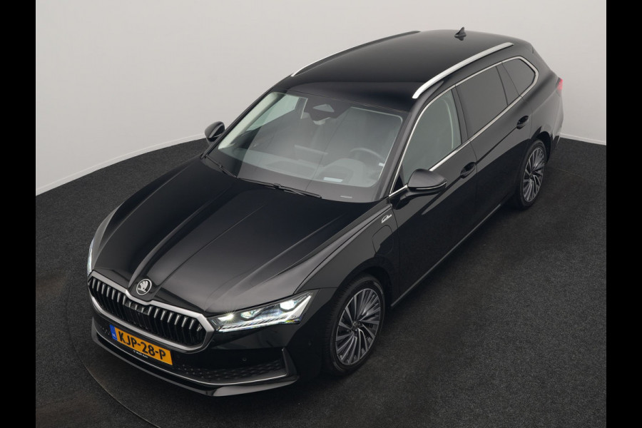 Škoda Superb Combi 1.5 TSI Laurin & Klement PHEV 204pk Dealer O.H. | Trekhaak Af Fabriek | Head Up | Adaptive Cruise | 360 Camera | Lederen Comfortzetels Massage & Ventilatie & Memory | Canton Audio | Stuur & Stoelen Verwarmd | Keyless | Blis | Plug In Hybrid |