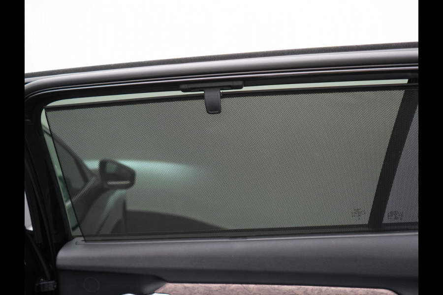 Škoda Superb Combi 1.5 TSI Laurin & Klement PHEV 204pk Dealer O.H. | Trekhaak Af Fabriek | Head Up | Adaptive Cruise | 360 Camera | Lederen Comfortzetels Massage & Ventilatie & Memory | Canton Audio | Stuur & Stoelen Verwarmd | Keyless | Blis | Plug In Hybrid |