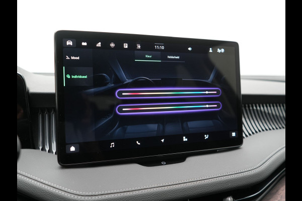 Škoda Superb Combi 1.5 TSI Laurin & Klement PHEV 204pk Dealer O.H. | Trekhaak Af Fabriek | Head Up | Adaptive Cruise | 360 Camera | Lederen Comfortzetels Massage & Ventilatie & Memory | Canton Audio | Stuur & Stoelen Verwarmd | Keyless | Blis | Plug In Hybrid |