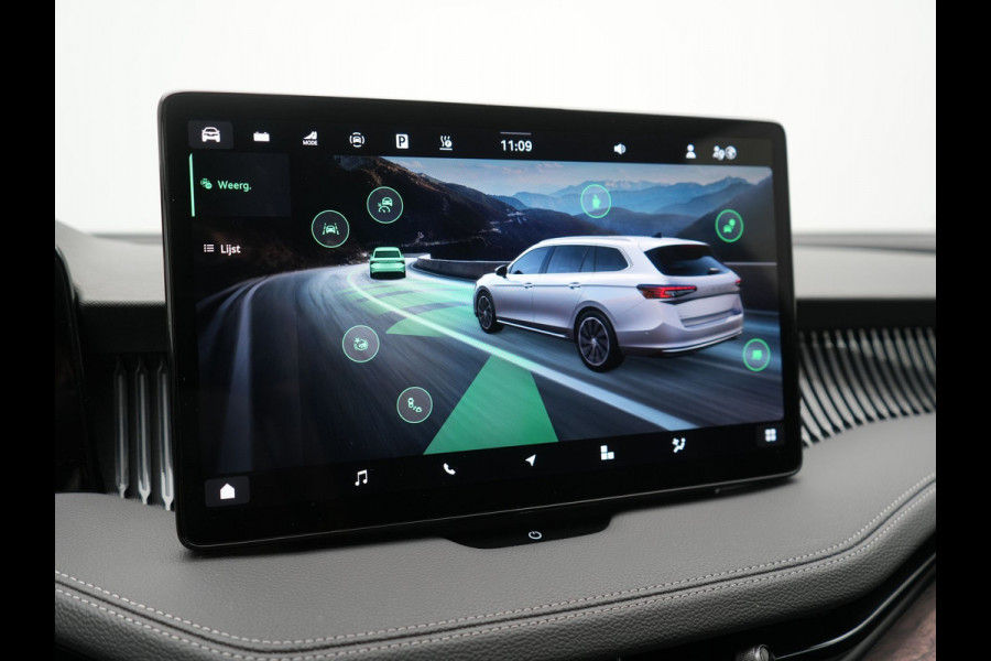 Škoda Superb Combi 1.5 TSI Laurin & Klement PHEV 204pk Dealer O.H. | Trekhaak Af Fabriek | Head Up | Adaptive Cruise | 360 Camera | Lederen Comfortzetels Massage & Ventilatie & Memory | Canton Audio | Stuur & Stoelen Verwarmd | Keyless | Blis | Plug In Hybrid |
