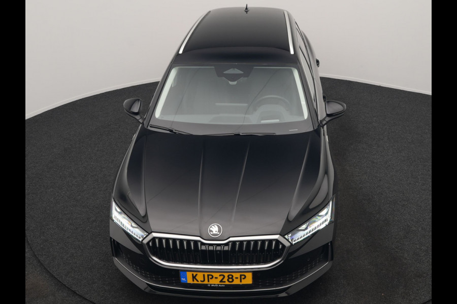 Škoda Superb Combi 1.5 TSI Laurin & Klement PHEV 204pk Dealer O.H. | Trekhaak Af Fabriek | Head Up | Adaptive Cruise | 360 Camera | Lederen Comfortzetels Massage & Ventilatie & Memory | Canton Audio | Stuur & Stoelen Verwarmd | Keyless | Blis | Plug In Hybrid |