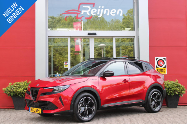 Alfa Romeo junior ELETTRICA SPECIALE 156PK 54 kWh | PANORAMISCH SCHUIF/KANTEL DAK | BICOLOR DAK (ZWART DAK) | WARMTEPOMP | TECHNOLOGIE PAKKET (O.A. FULL LED ADAPTIVE MATRIX KOPLAMPEN/DODEHOEK DETECTIE/DRAADLOZE TELEFOONLADER/ACHTERUITRIJ CAMERA/PARKEERSENSOREN VOOR, ACHTER,ZIJKANT) | DRAADLOZE APPLE CARPLAY/ANDROID AUTO | CLIMATE CONTROL | ELEKTRISCH BEDIENBARE ACHTERKLEP | STOEL VERWARMING | ELEKTRISCH BEDIENBARE VOORSTOEL MET MASSAGE FUNCTIE | VERKEERSBORDEN HERKENNING | ADAPTIVE CRUISE CONTROL | KEYLESS ENTRY/START | VOORRUIT VERWARMING |