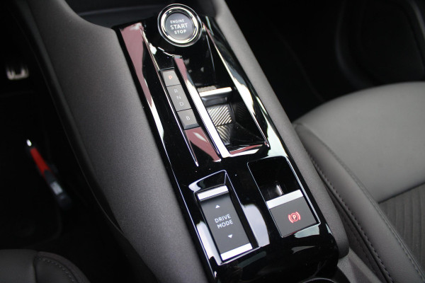 Alfa Romeo junior ELETTRICA SPECIALE 156PK 54 kWh | PANORAMISCH SCHUIF/KANTEL DAK | BICOLOR DAK (ZWART DAK) | WARMTEPOMP | TECHNOLOGIE PAKKET (O.A. FULL LED ADAPTIVE MATRIX KOPLAMPEN/DODEHOEK DETECTIE/DRAADLOZE TELEFOONLADER/ACHTERUITRIJ CAMERA/PARKEERSENSOREN VOOR, ACHTER,ZIJKANT) | DRAADLOZE APPLE CARPLAY/ANDROID AUTO | CLIMATE CONTROL | ELEKTRISCH BEDIENBARE ACHTERKLEP | STOEL VERWARMING | ELEKTRISCH BEDIENBARE VOORSTOEL MET MASSAGE FUNCTIE | VERKEERSBORDEN HERKENNING | ADAPTIVE CRUISE CONTROL | KEYLESS ENTRY/START | VOORRUIT VERWARMING |
