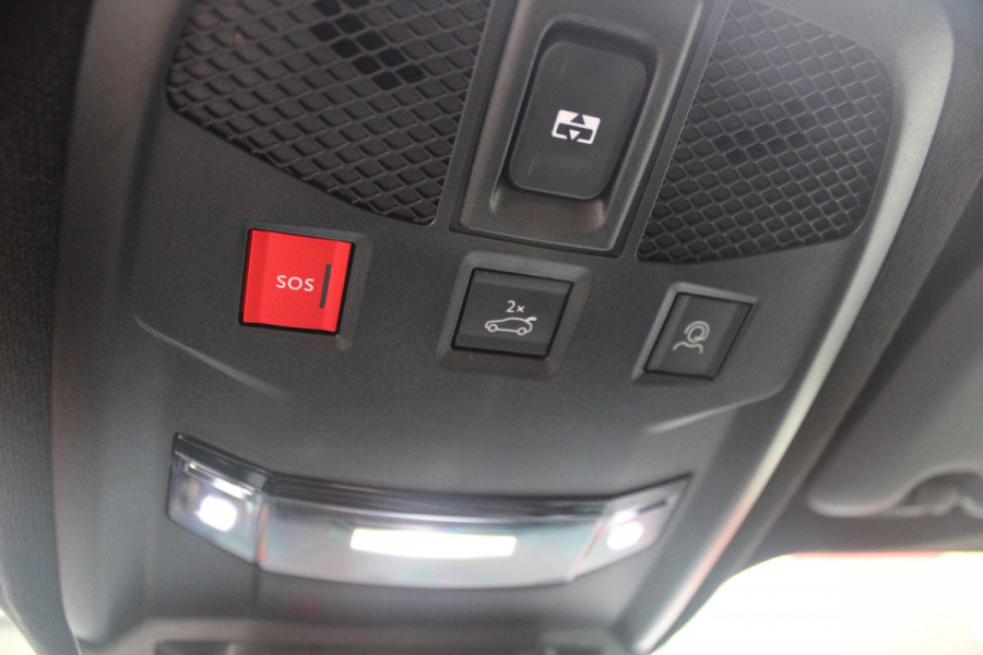 Alfa Romeo junior ELETTRICA SPECIALE 156PK 54 kWh | PANORAMISCH SCHUIF/KANTEL DAK | BICOLOR DAK (ZWART DAK) | WARMTEPOMP | TECHNOLOGIE PAKKET (O.A. FULL LED ADAPTIVE MATRIX KOPLAMPEN/DODEHOEK DETECTIE/DRAADLOZE TELEFOONLADER/ACHTERUITRIJ CAMERA/PARKEERSENSOREN VOOR, ACHTER,ZIJKANT) | DRAADLOZE APPLE CARPLAY/ANDROID AUTO | CLIMATE CONTROL | ELEKTRISCH BEDIENBARE ACHTERKLEP | STOEL VERWARMING | ELEKTRISCH BEDIENBARE VOORSTOEL MET MASSAGE FUNCTIE | VERKEERSBORDEN HERKENNING | ADAPTIVE CRUISE CONTROL | KEYLESS ENTRY/START | VOORRUIT VERWARMING |