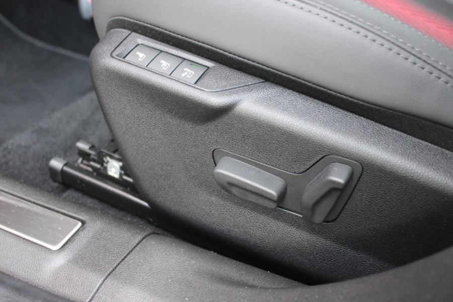 Alfa Romeo junior ELETTRICA SPECIALE 156PK 54 kWh | PANORAMISCH SCHUIF/KANTEL DAK | BICOLOR DAK (ZWART DAK) | WARMTEPOMP | TECHNOLOGIE PAKKET (O.A. FULL LED ADAPTIVE MATRIX KOPLAMPEN/DODEHOEK DETECTIE/DRAADLOZE TELEFOONLADER/ACHTERUITRIJ CAMERA/PARKEERSENSOREN VOOR, ACHTER,ZIJKANT) | DRAADLOZE APPLE CARPLAY/ANDROID AUTO | CLIMATE CONTROL | ELEKTRISCH BEDIENBARE ACHTERKLEP | STOEL VERWARMING | ELEKTRISCH BEDIENBARE VOORSTOEL MET MASSAGE FUNCTIE | VERKEERSBORDEN HERKENNING | ADAPTIVE CRUISE CONTROL | KEYLESS ENTRY/START | VOORRUIT VERWARMING |